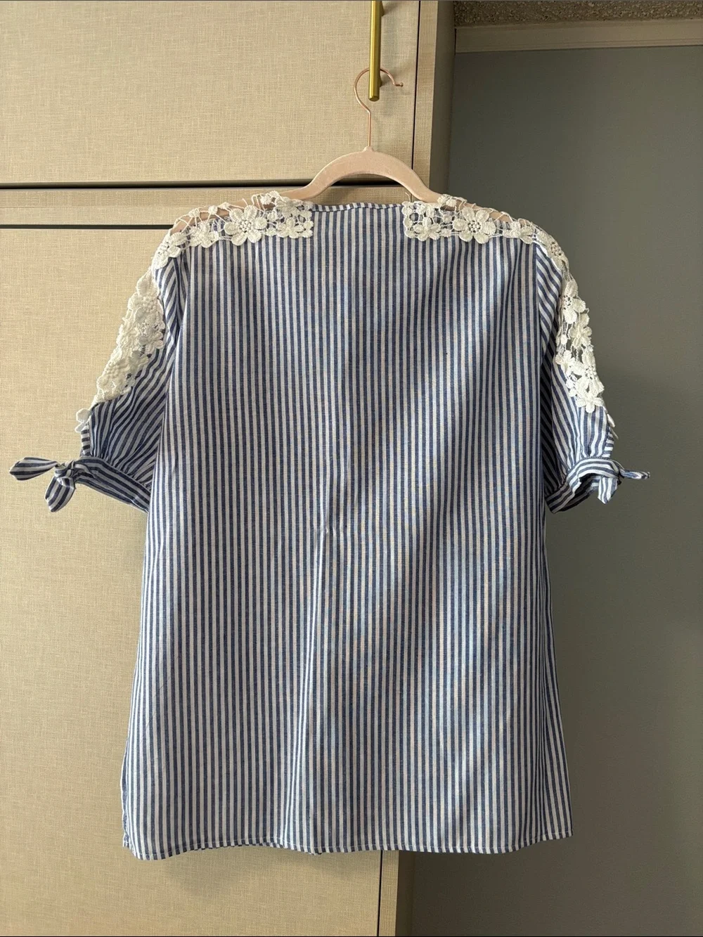 Striped Blue and White Crochet lace  Yoke Women's Top size XL - Picture 6 of 6